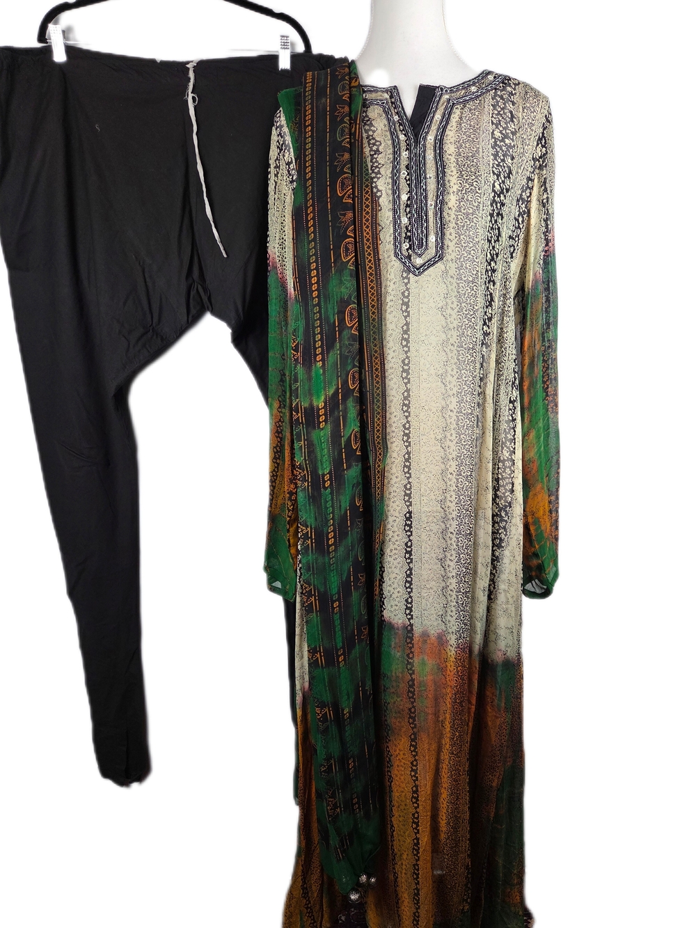 Elegant South Asian 3-Piece Suite – Printed Long Kameez, Black Shalwar, and Matc